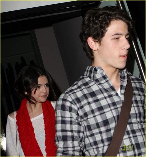 Nick Jonas & Selena Gomez: Dinner Date Duo | Photo 357445 - Photo ...