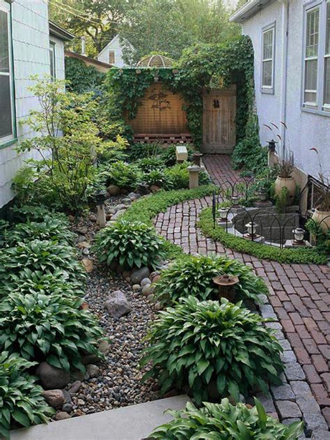 Small Garden Design in Home - Home and Design