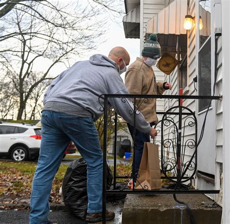 Syracuse Rescue Mission delivers record number Thanksgiving dinners ...