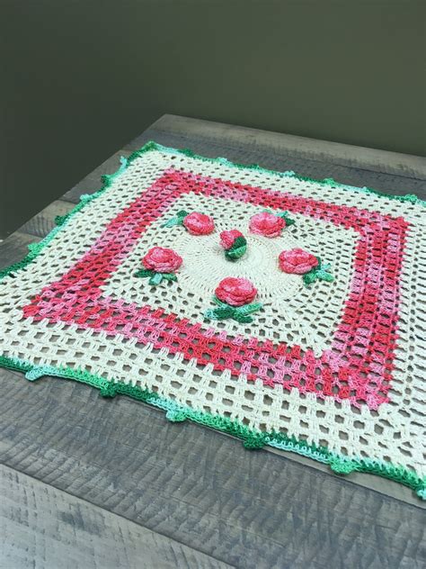 Handmade crochet table runner/coffee table, home decor. - Etsy.de