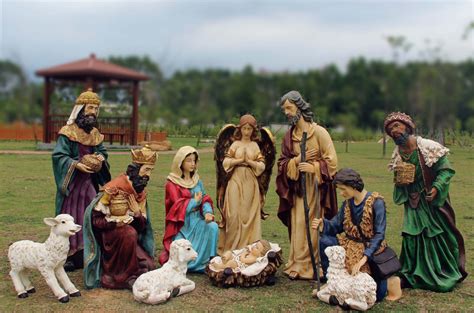 12 Piece Outdoor Nativity - Traditional - Outdoor Holiday Decorations - by Santa's Workshop, Inc