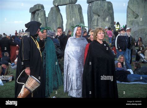 Druids summer solstice at Stonehenge Stock Photo - Alamy