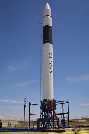 SpaceX Falcon 1 rocket. Spacex Falcon, Recording Microphone, Falcon 1 ...