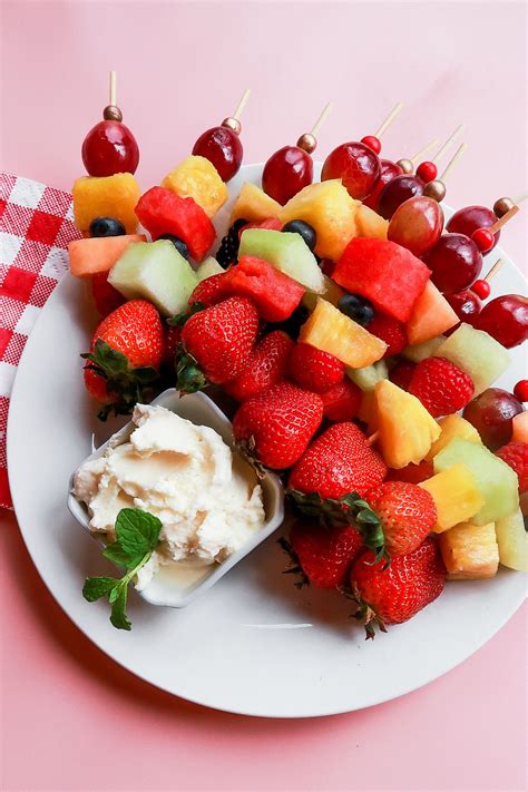 Easy Summer Fruit Skewers #fruitkebabs #fruitskewers #summerkebabs | Fruit kebabs, Kebab, Summer ...