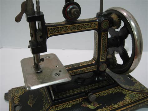 Antiques, Art, and Collectibles: Antique miniature sewing machine