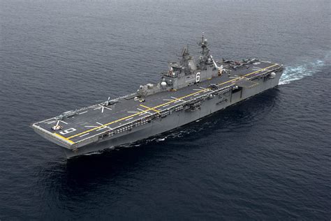 Top 10 Largest Aircraft Carriers in The World: USS America (LHA-6 ...