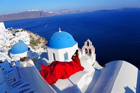 Private Flying Dress Photoshoot in Santorini | Compare Price 2023