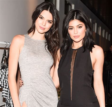 Kendall and Kylie Jenner Tells Us How to Take the Perfect Selfie!