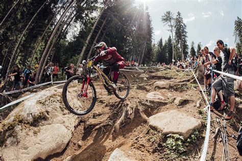 Watch: World Cup downhill racings 2018 highlight reel - Canadian Cycling Magazine