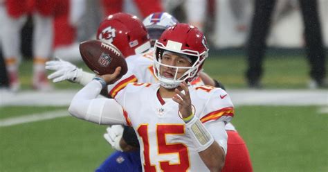 Breaking down Chiefs’ Patrick Mahomes’ latest no-look pass — and more ...