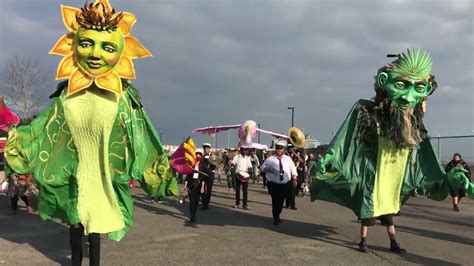 The giant puppet parade dances along the Mississippi River - YouTube