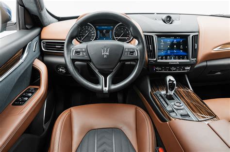 2017 Maserati Levante Q4 front interior - Motor Trend en Español