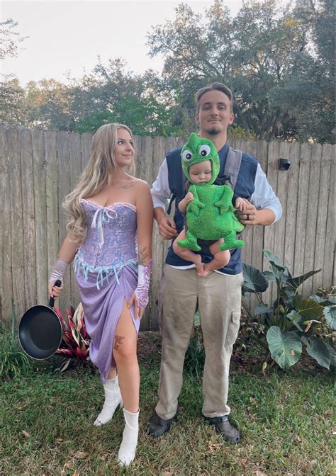 35+ *Cutest* Disney Family Halloween Costumes - 2023