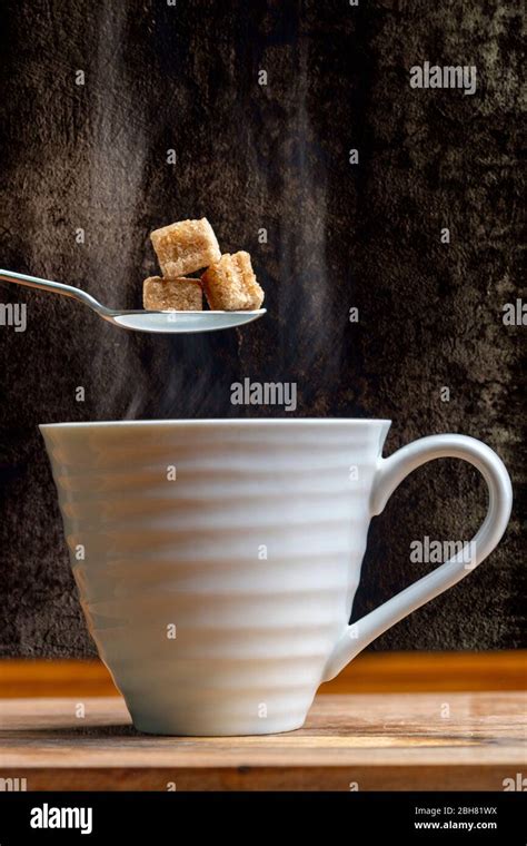 Tea and sugar cubes hi-res stock photography and images - Alamy