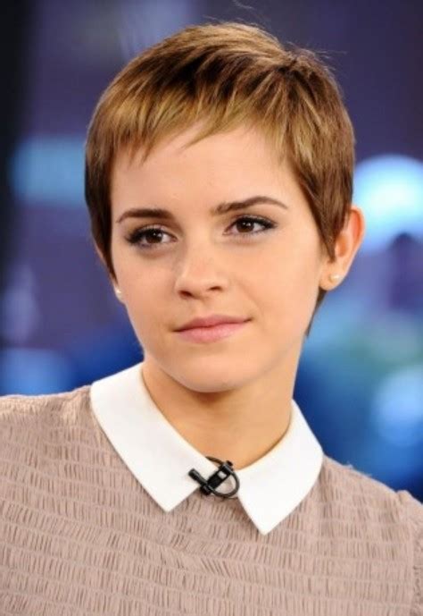 Emma Watson Short Hairstyle: Blonde Hair - Pretty Designs