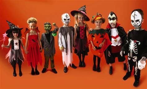 45 der komischsten Halloween Kostüme für Paare & Kinder