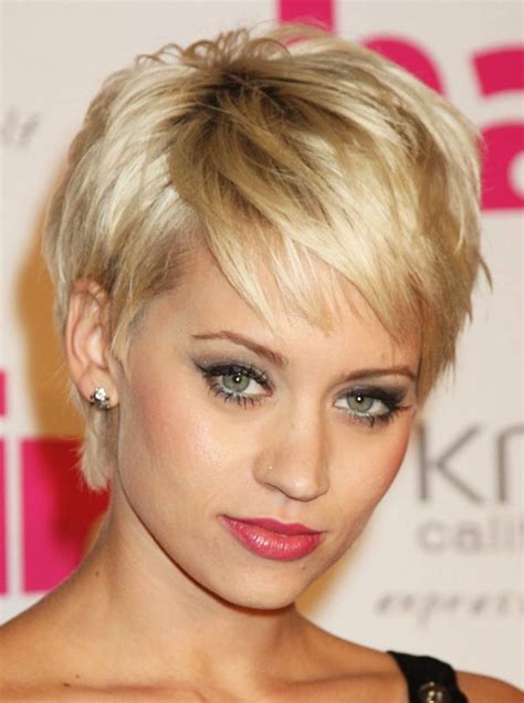 24 Cool and Charming Short Hairstyles for Summer - Haircuts ...