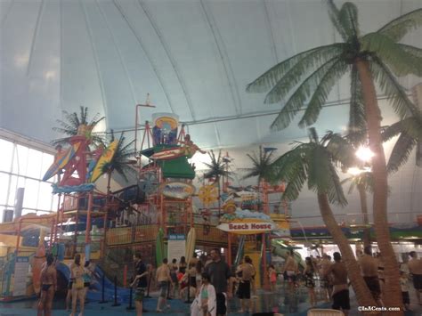 Review: Sheraton Fallsview Indoor Waterpark (Niagara Falls) - InACents.com