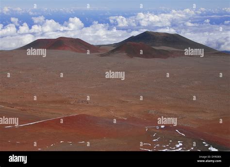 Mauna kea summit road hi-res stock photography and images - Alamy