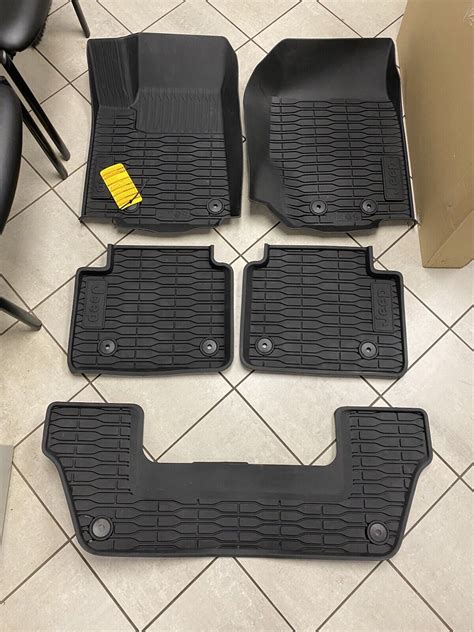 2011 Jeep Grand Cherokee Laredo Floor Mats