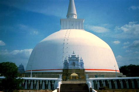 Anuradhapura Travel Attractions, Facts & History