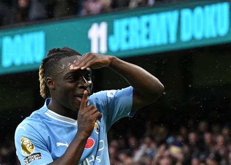 ‘He’s electric’: met goal en vier assists doet Jérémy Doku monden openvallen in Engeland | De Morgen