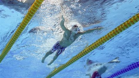 Michael Andrew wins his first heat in 100M breaststroke