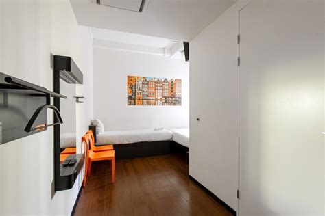 easyHotel Amsterdam City Centre | Book Direct £⬇️ | easyHotel