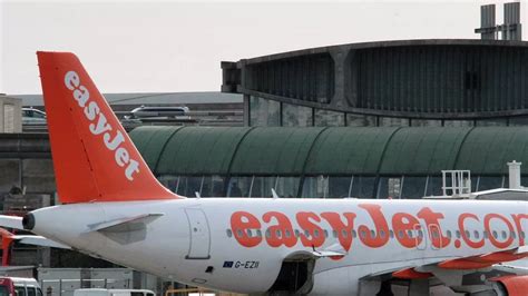 EasyJet 'fills a plane load of bookings a minute' in 2023 holiday sale - Mirror Online