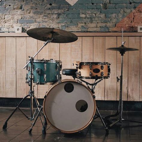 Minimal Drumkit [arts] : minimalism | Drum set, Drums, Music instruments