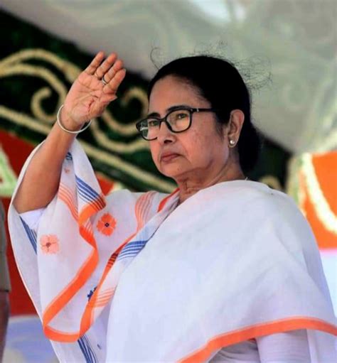 West Bengal CM Mamata Banerjee wears Tricolour-inspired saree for I-Day ...