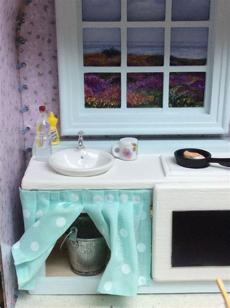 Pin by Debra Hamsley on Dolls - Critters / Miniatures | Doll house, Saved items, Decor