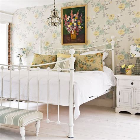 Cottage Bedroom Interior Designs | InteriorHolic.com