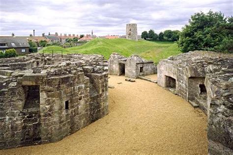 Pin by Tania Willis on Berwick WALLS | Berwick upon tweed, Berwick, Castle