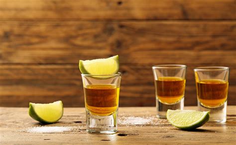 Todo sobre el shot de tequila - Historia, cómo tomarlo y datos curiosos ...