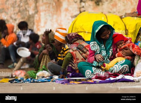 India beggar hi-res stock photography and images - Alamy