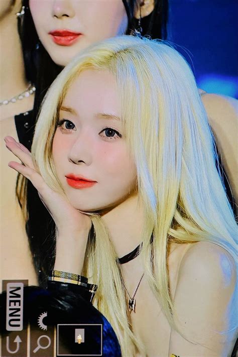 aespa Winter’s new blonde hairstyle stuns netizens at ‘Hanteo Music ...