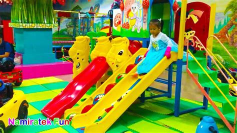 bermain di taman mainan anak perosotan mandi bola di kids zone indoor playground fun - YouTube