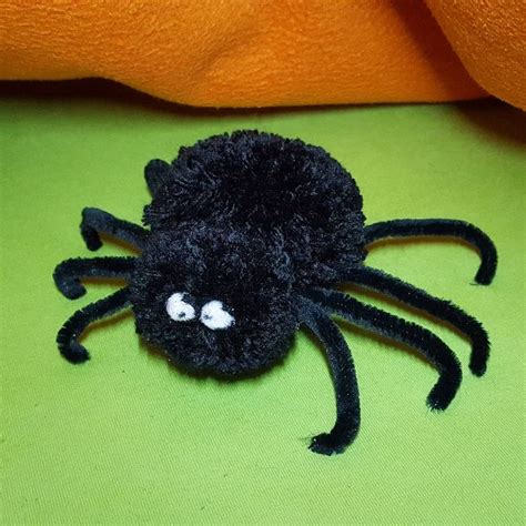 Pom pom spider | Pom pom animals, Pom pom crafts, Pom pom spiders