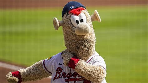 Braves mascot gets into bizarre social media fight with Phillies fans