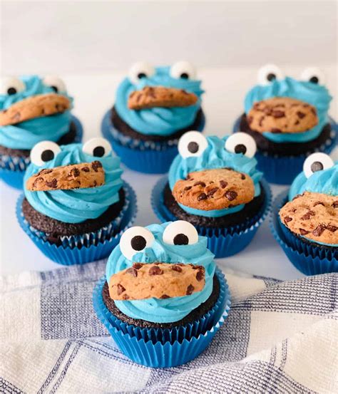 The Easiest Cookie Monster Cupcakes Kids Will Love Making