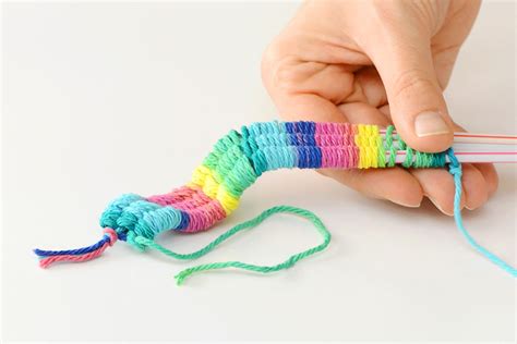 Straw Weaving Instructions | How to Weave with Drinking Straws and Yarn