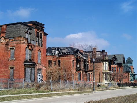 Abandoned Buildings in Detroit [OC] [3866x2899] | Abandoned places, Old ...