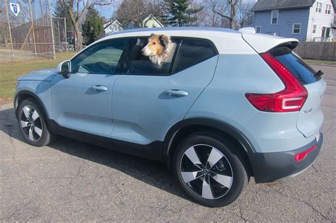 2019 Volvo XC40 T5 AWD Momentum Quick Take | Automobile Magazine