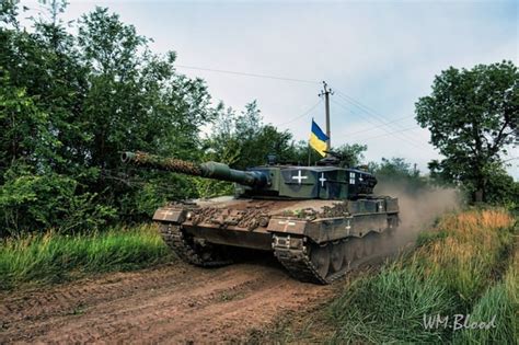 Ukrainian artillerymen fire at Russian positions from the French 155mm ...