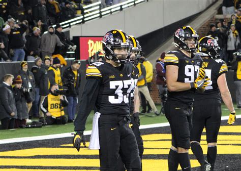 Riley Moss pushing the line on Iowa's 'Doughboys' legacy - Stay Alive In Power 5