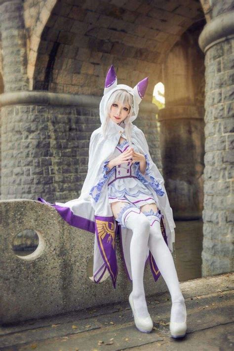 Emilia (Re-Zero) Cosplay | Anime Amino