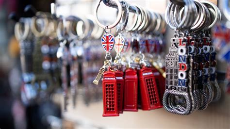 The 20 Best Souvenirs from England - A Life Away