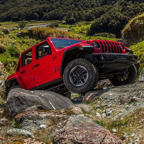 Jeep vs Land Rover: Who's The Ultimate Off-Road Warrior?