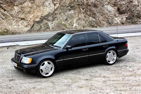 Mercedes-Benz W124 E500 Black | BENZTUNING